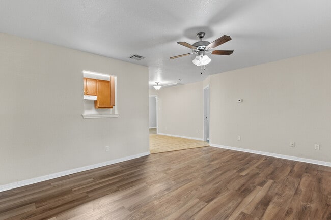 Photo - 217 E Craven Ave