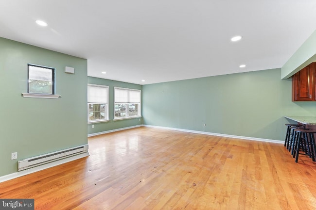 Photo - 200 Stirling Ct