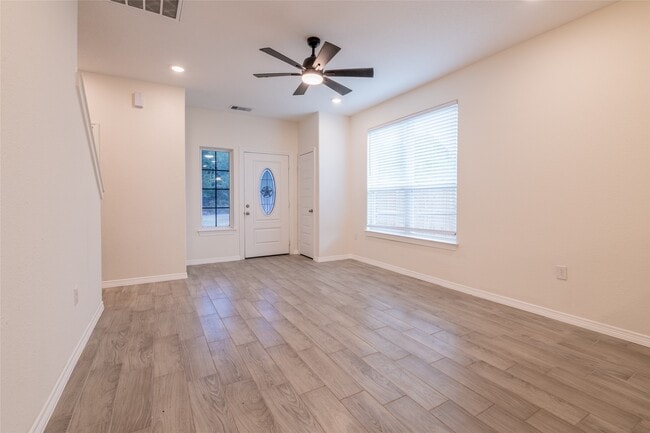 Photo - 25012 Armagh Rd