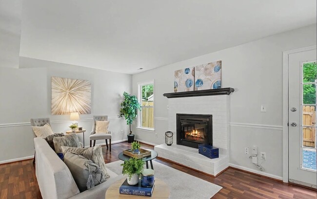 Photo - 2423 Rennie Dr