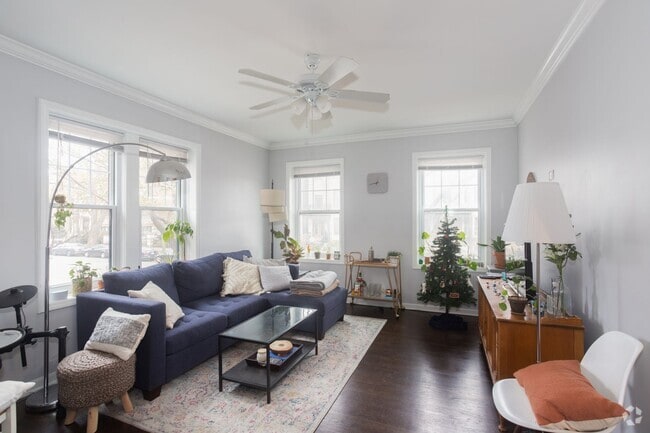 Building Photo - 3709 N Sheffield Ave Unit 208 Rental