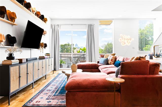 Photo - 1906 Annex Ave