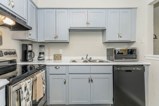 02.jpg - Valencia Grove Apartments