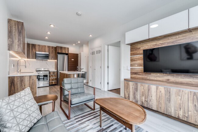 Building Photo - 1168 Pendrell St Unit 204