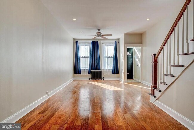 Photo - 3188 Mercer St