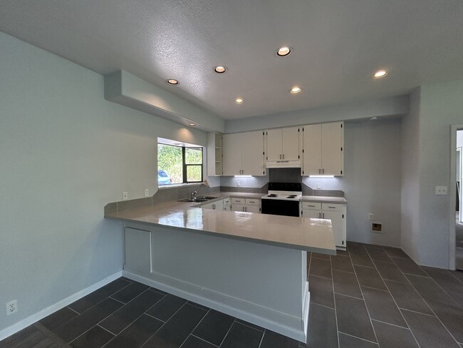 Photo - 15-2726-2726 Akule St