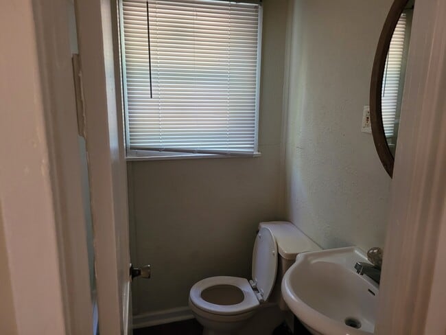 bathroom - 114 Thomas Blvd