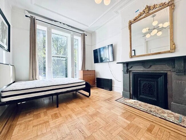Furnished room/NOT APARTMENT
