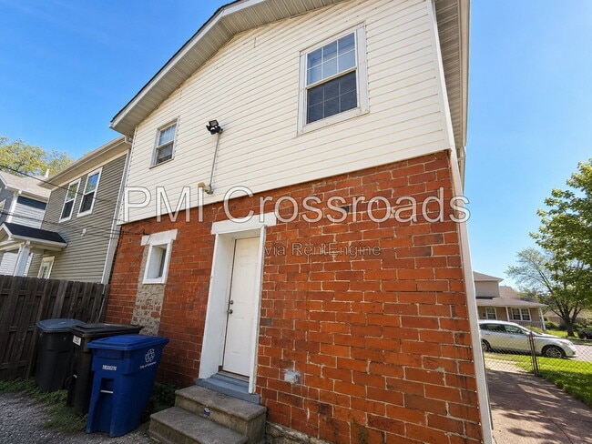 153 S Cypress Ave