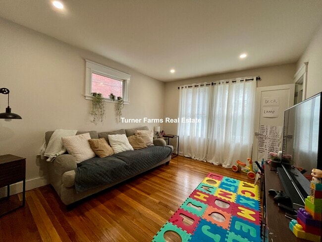 Photo - 72 Belden St Apartments Unit 1