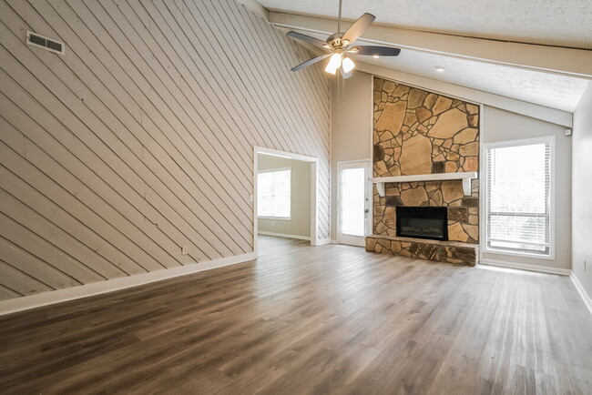 Photo - 8983 Habersham Dr