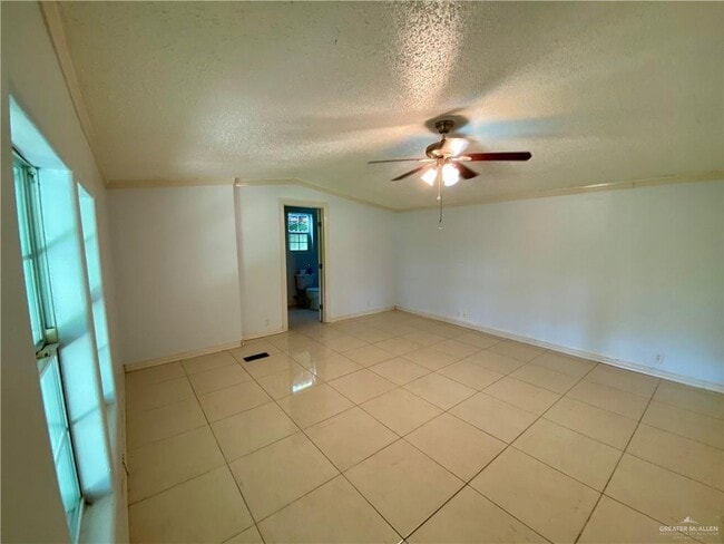 Photo - 15 Rd Runner St