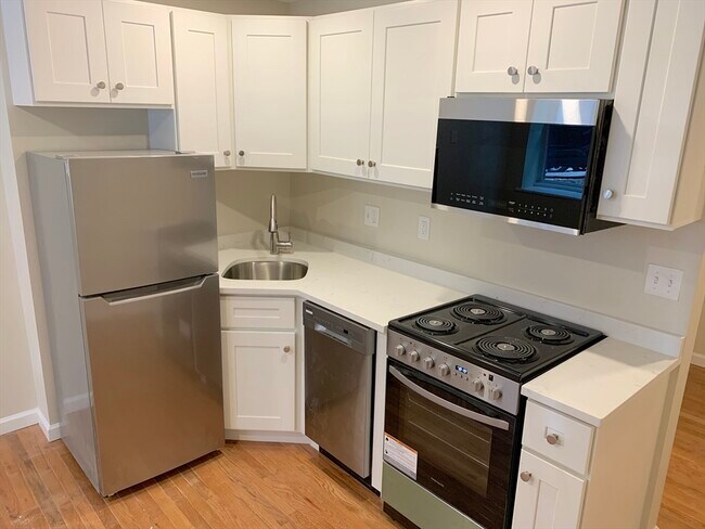 Building Photo - 42 Irving St Unit B Rental