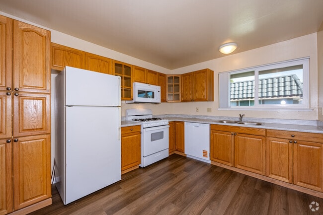 2BR, 1BA - 850SF - Kitchen