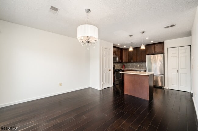 Photo - 11 Colton Cir