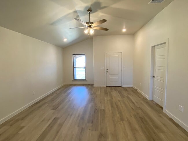 Photo - 2902 Farmhouse Ave