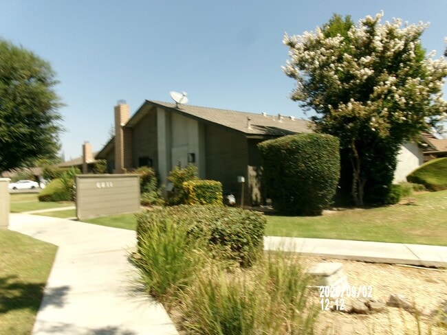Building Photo - 6811 Klamath Way Unit B