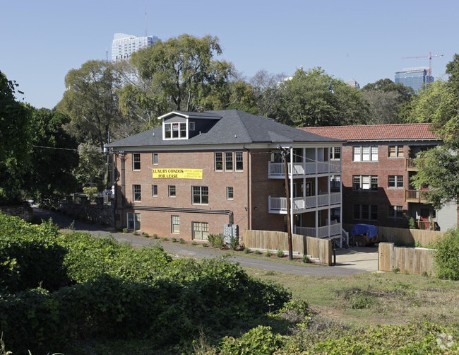 Photo - 685 Penn Ave