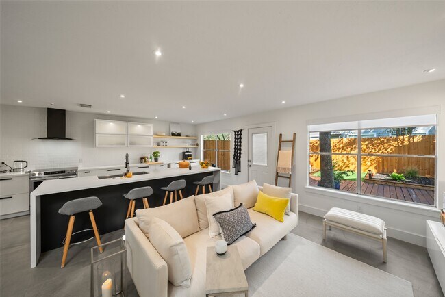 Photo - 258 Sentry Maple Pl
