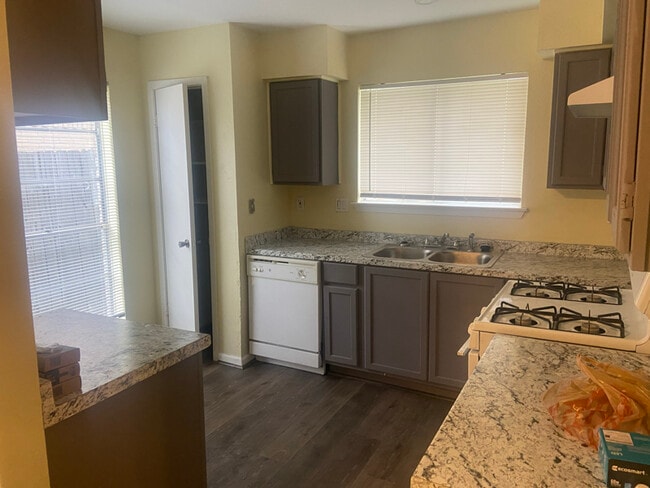 Photo - 502 Brookford Dr