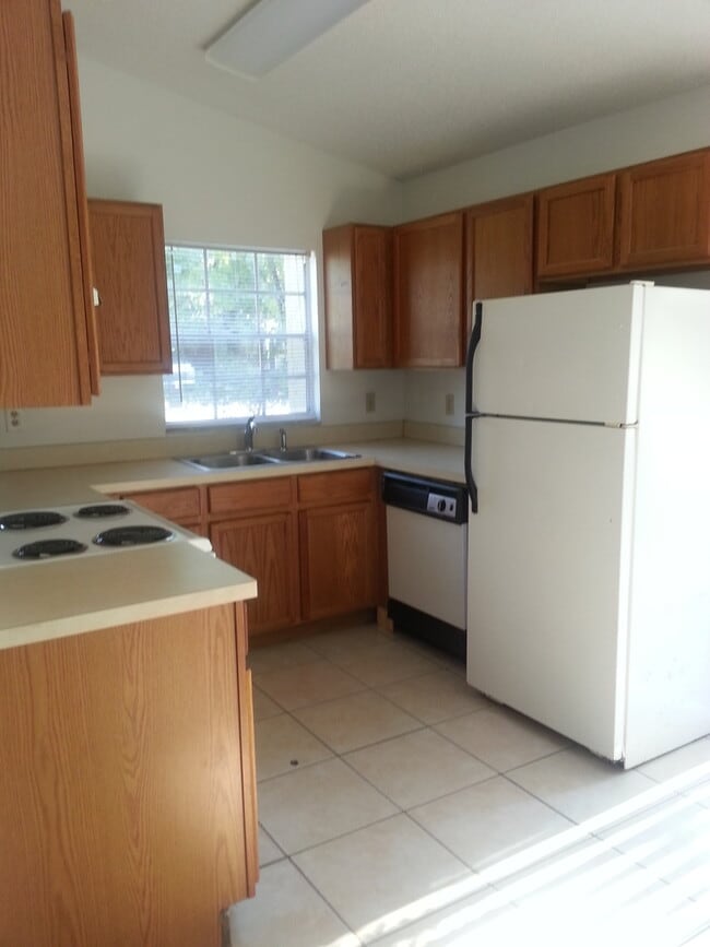 Photo - CUTE AFFORDABLE 2/2 DUPLEX off Michigan!