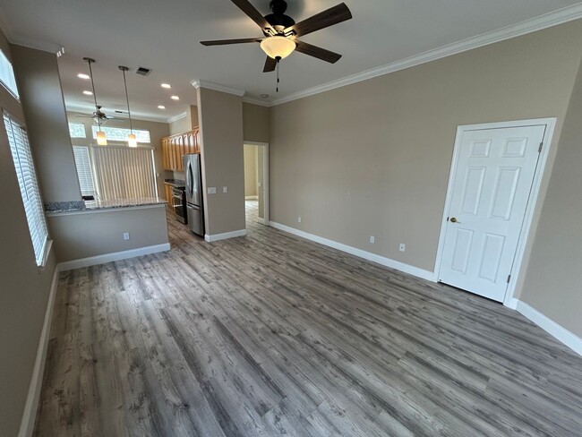 Photo - 460 Winesap Dr
