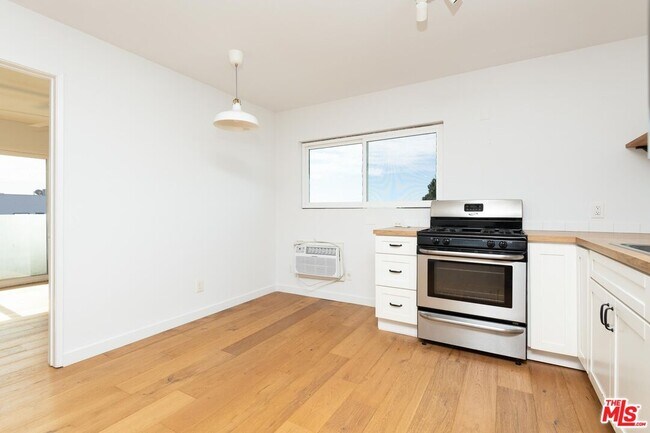 Photo - 3933 Marathon St Unit 204A