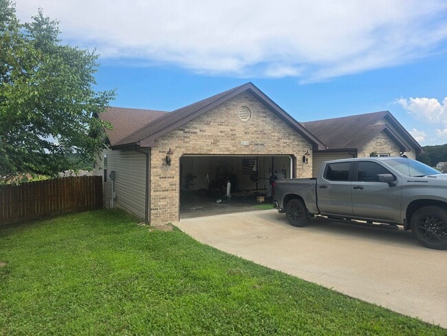 Photo - 161 Lyle Curtis Cir