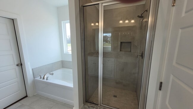Building Photo - 4br home in Zachary only 2yrs old!
