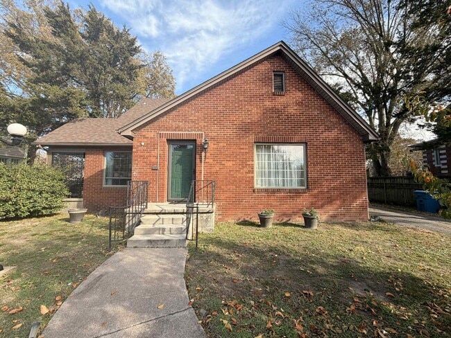 Building Photo - 411 S Jackson Ave Unit 415 S Jackson