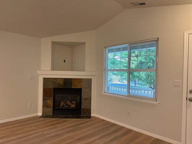 61093 Larkspur Loop