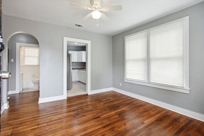 Large 2BR/1BA Downtown Savannah Home For Rent - Large 2BR/1BA Downtown Savannah Home For Rent