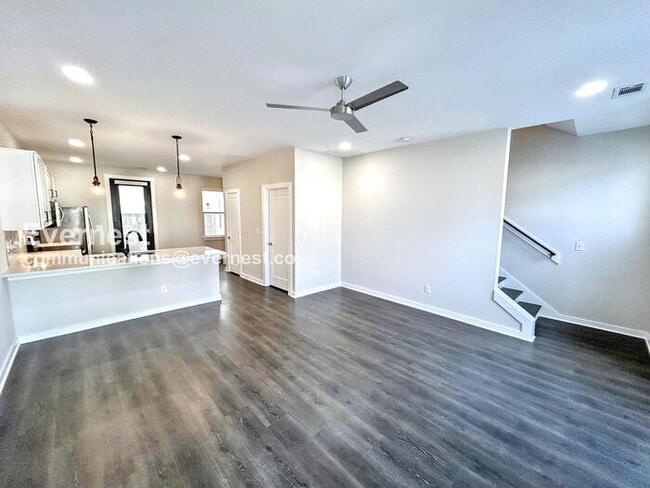 Photo - 301 Jeffries Wy