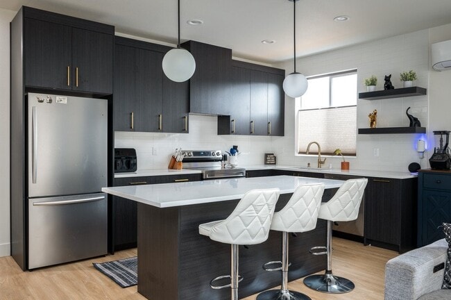 Photo - 1226 W 24th St