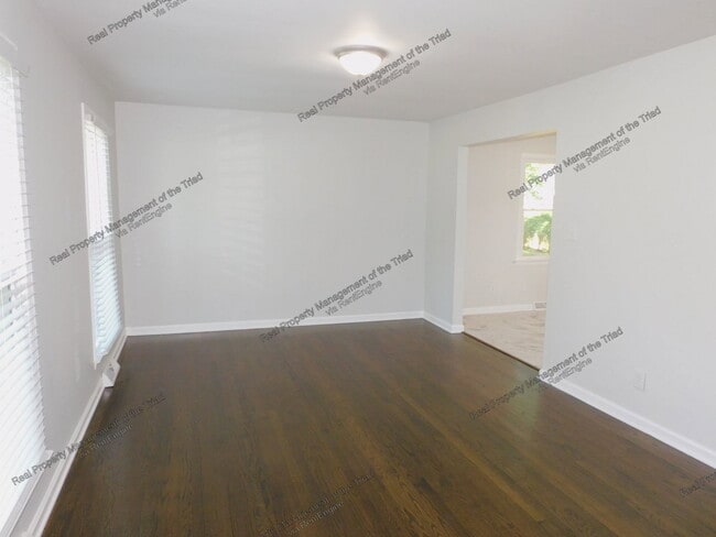 Photo - 2206 Dulaire Rd