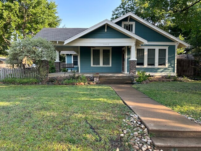 Photo - 1003 Egan St