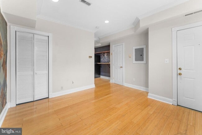 Photo - 550 Hobart Pl NW