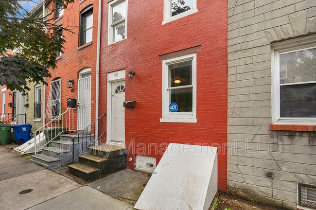 Photo - 915 W Lombard St