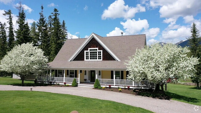 Building Photo - 5 bedroom, 4 bath Rental