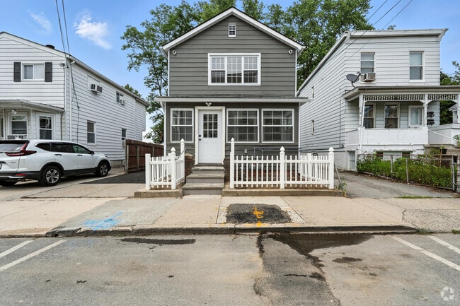 Building Photo - 61 Howard St Unit 2 Rental