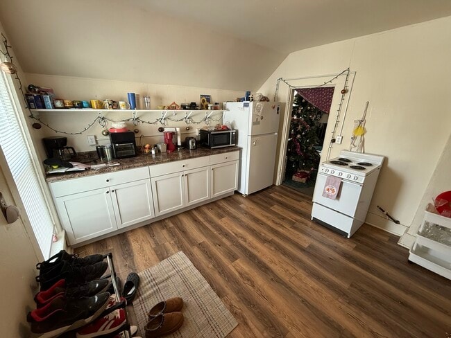 Photo - 514 Niagara St Unit C