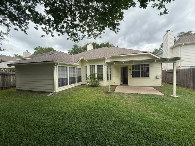 Photo - 2315 Glendavon Ln