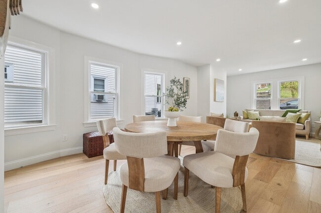 34 Larch St