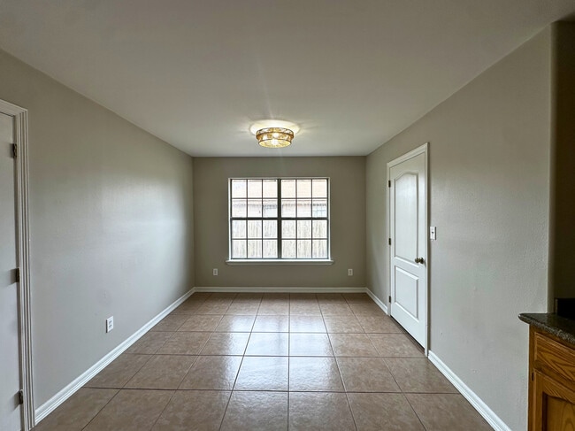 Photo - 1222 E 2nd St