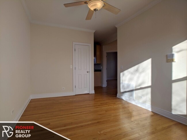 Photo - 1204 W Waveland Ave Unidad 3