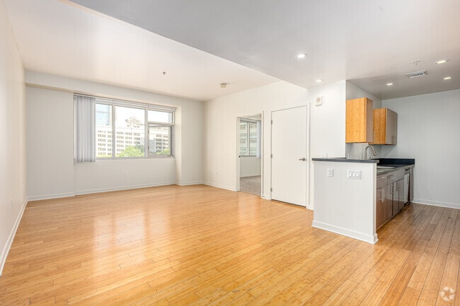 2BR, 2BA - 984SF - Living Room