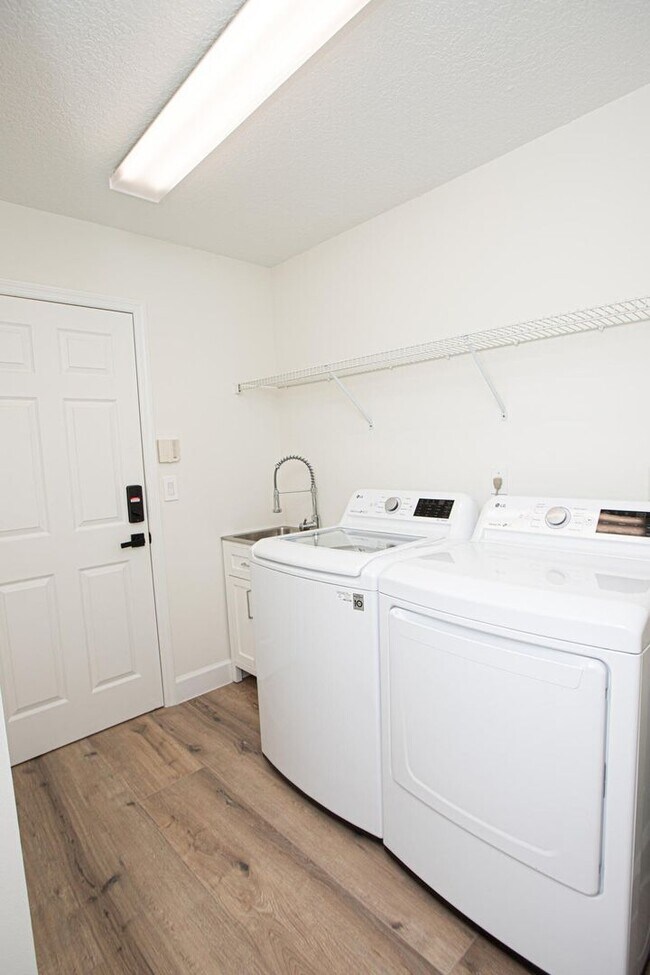 Photo - 10881 La Salinas Cir