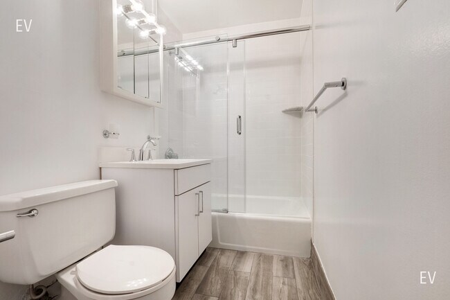 Photo - 235 W 22nd St