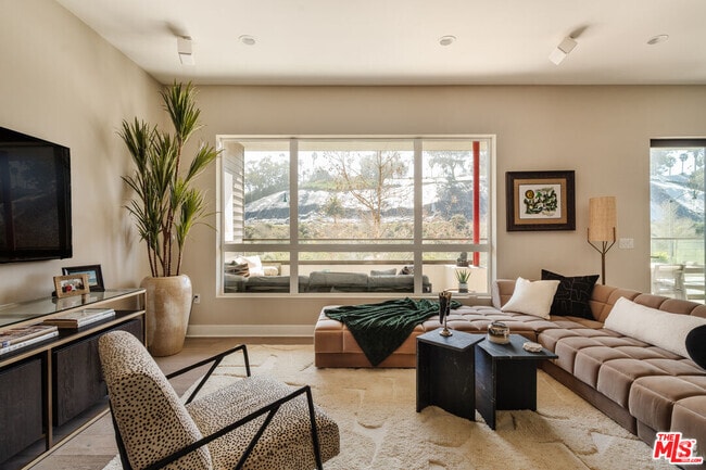 Building Photo - 12765 Bluff Creek Dr Unit 1 Rental