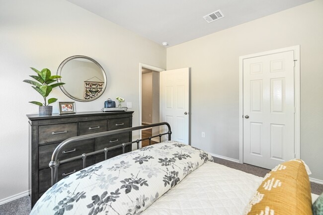Building Photo - 106 Elm Rental